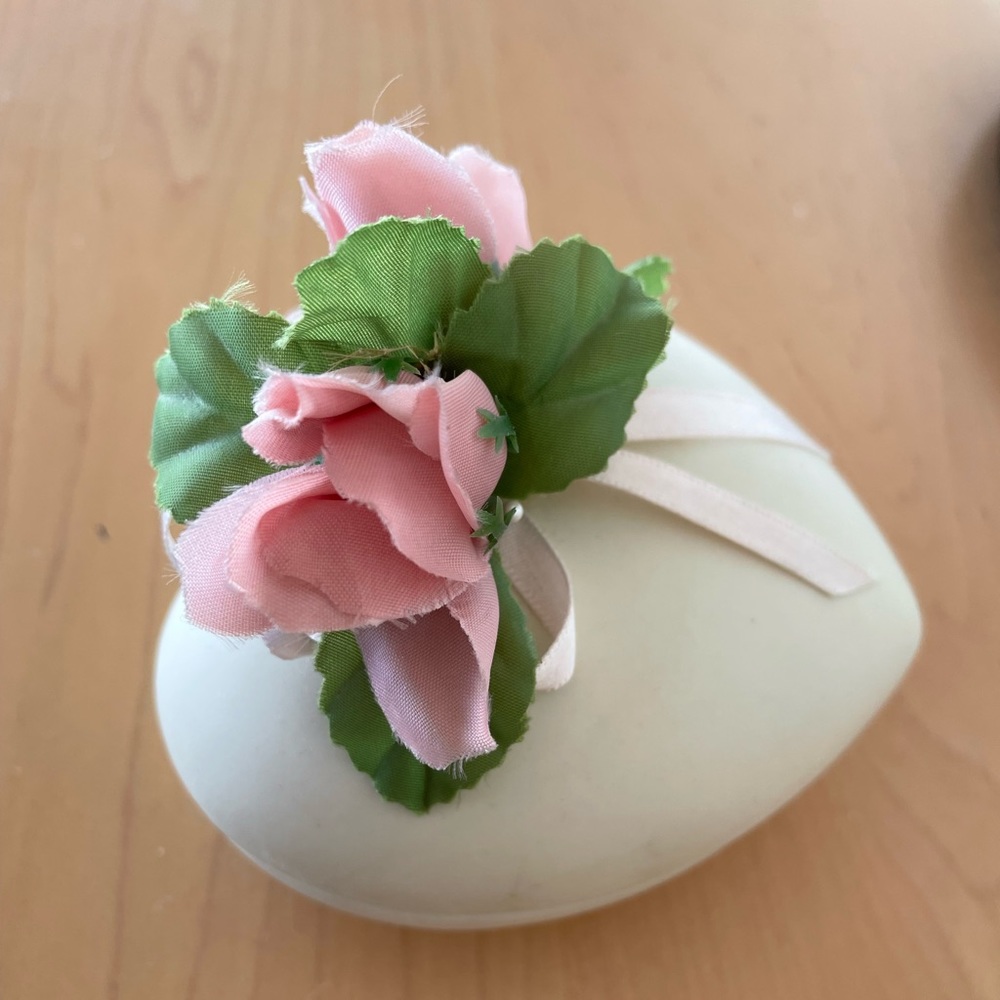 Vintage Schmid 1988 Beige Heart Shaped Trinket Box with Pink Rosette Ornament
